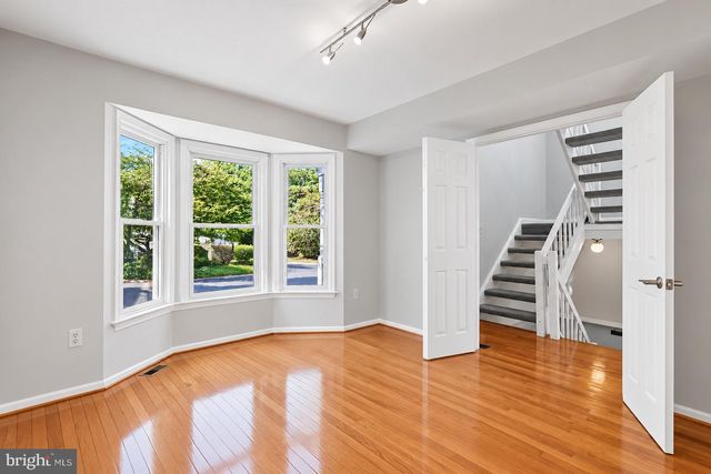 8421 HOLLIS, Vienna, VA 22182