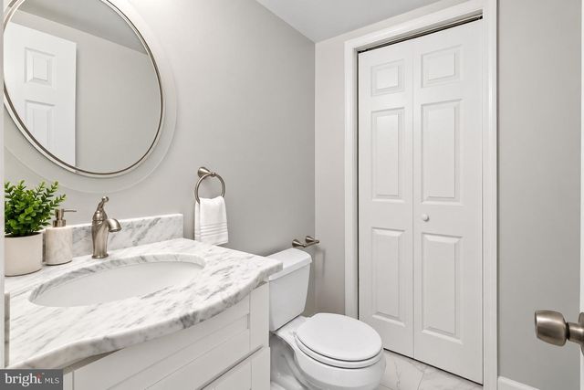 8421 HOLLIS, Vienna, VA 22182
