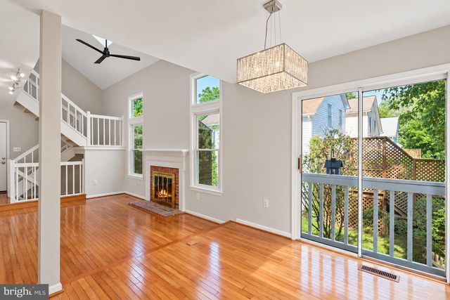8421 HOLLIS, Vienna, VA 22182