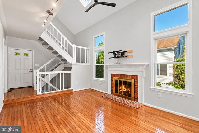8421 HOLLIS, Vienna, VA 22182