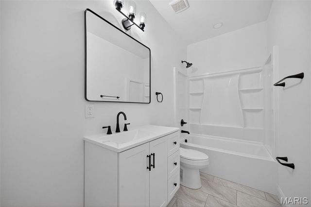 10951 Village Drive W, Foristell, MO 63348