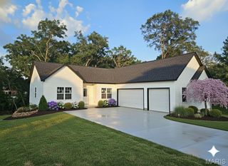 10951 Village Drive W, Foristell, MO 63348
