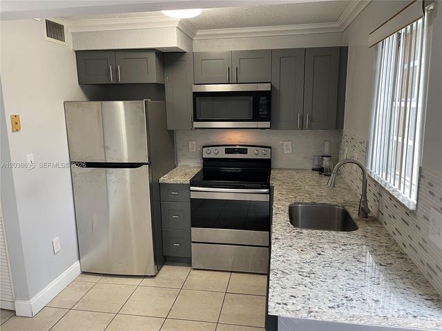 7510 SW 152nd Avenue B202, Miami, FL 33193