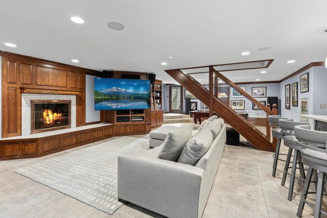 3865 Hillcrest Road, Deephaven, MN 55391