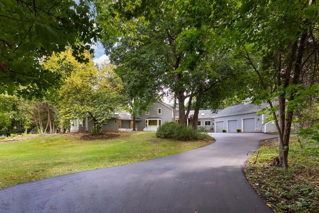 3865 Hillcrest Road, Deephaven, MN 55391