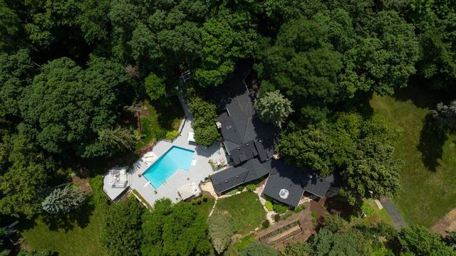 3865 Hillcrest Road, Deephaven, MN 55391