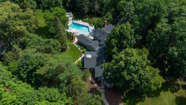 3865 Hillcrest Road, Deephaven, MN 55391