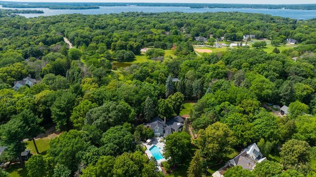 3865 Hillcrest Road, Deephaven, MN 55391