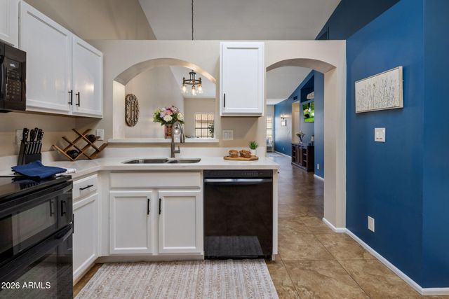 338 N HERITAGE Drive, Gilbert, AZ 85234