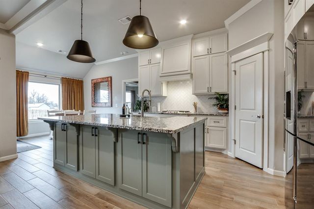 512 E Barajas Terrace, Mustang, OK 73064
