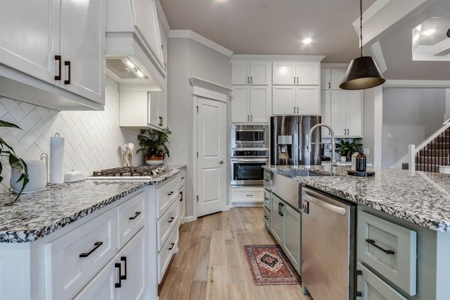 512 E Barajas Terrace, Mustang, OK 73064