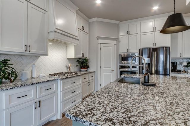 512 E Barajas Terrace, Mustang, OK 73064