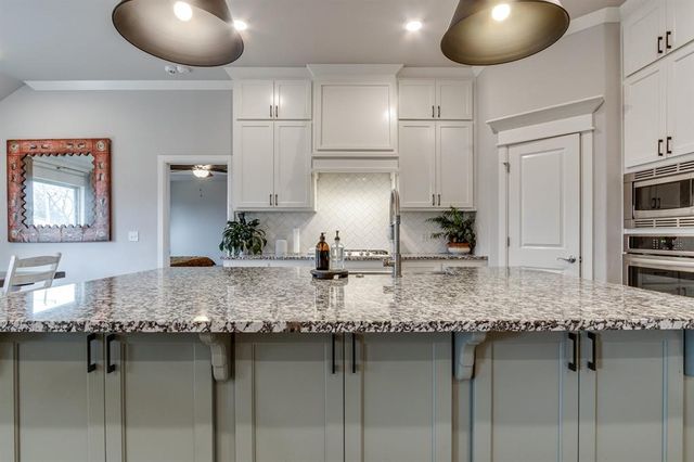 512 E Barajas Terrace, Mustang, OK 73064