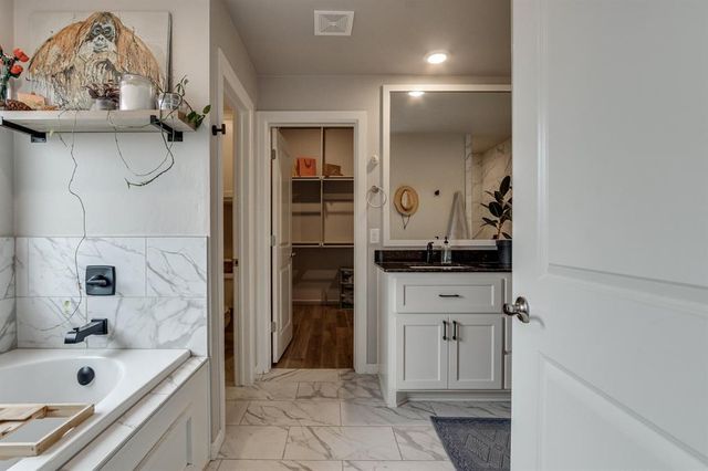 512 E Barajas Terrace, Mustang, OK 73064