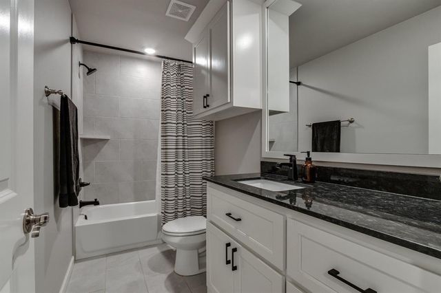 512 E Barajas Terrace, Mustang, OK 73064