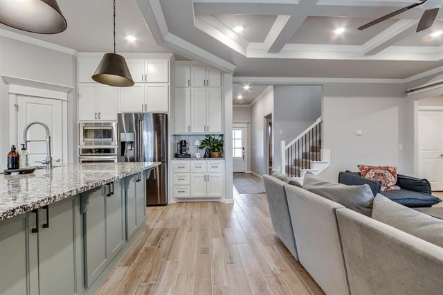 512 E Barajas Terrace, Mustang, OK 73064