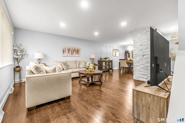 40 Orangewood West 40, Derby, CT 06418