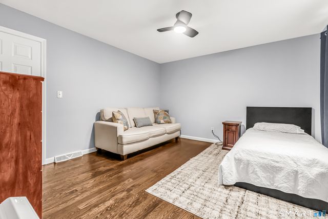 40 Orangewood West 40, Derby, CT 06418