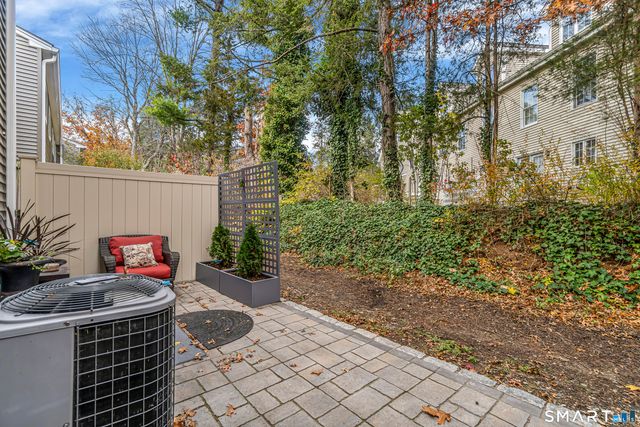 40 Orangewood West 40, Derby, CT 06418