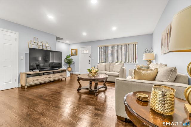 40 Orangewood West 40, Derby, CT 06418