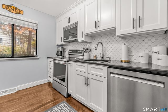 40 Orangewood West 40, Derby, CT 06418