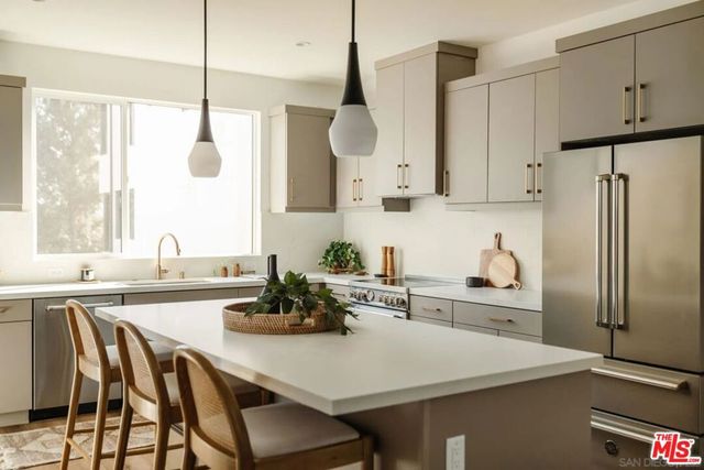 3851 N Riley Lane, Los Angeles, CA 90065