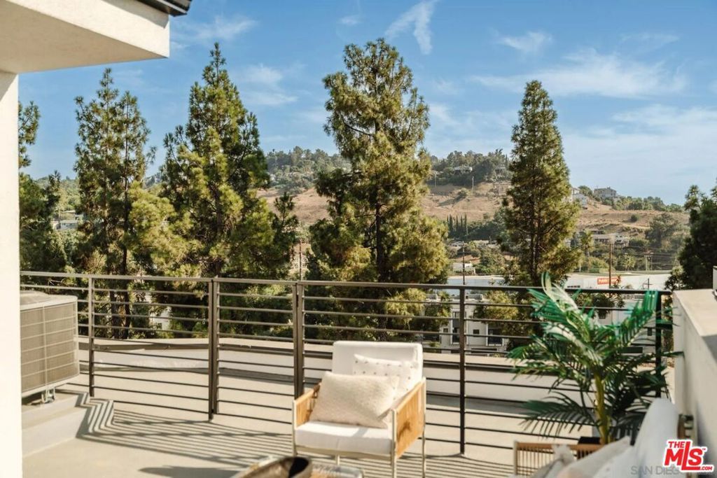 3851 N Riley Lane, Los Angeles, CA 90065