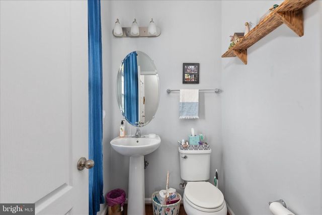 1041 W MASTERS DR, Cross Junction, VA 22625