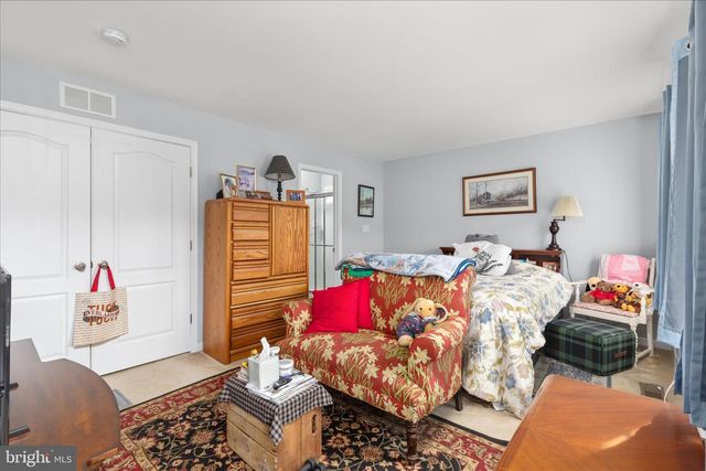 1041 W MASTERS DR, Cross Junction, VA 22625