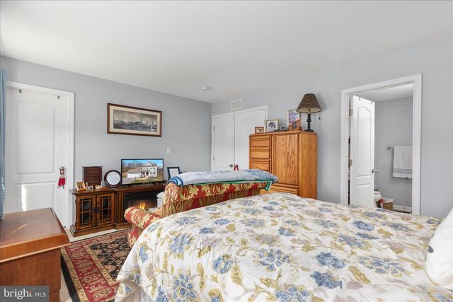 1041 W MASTERS DR, Cross Junction, VA 22625