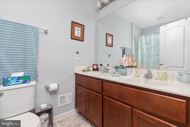 1041 W MASTERS DR, Cross Junction, VA 22625