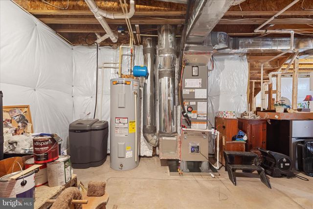 1041 W MASTERS DR, Cross Junction, VA 22625
