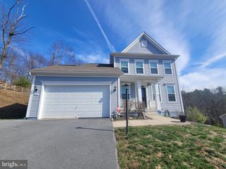 1041 W MASTERS DR, Cross Junction, VA 22625