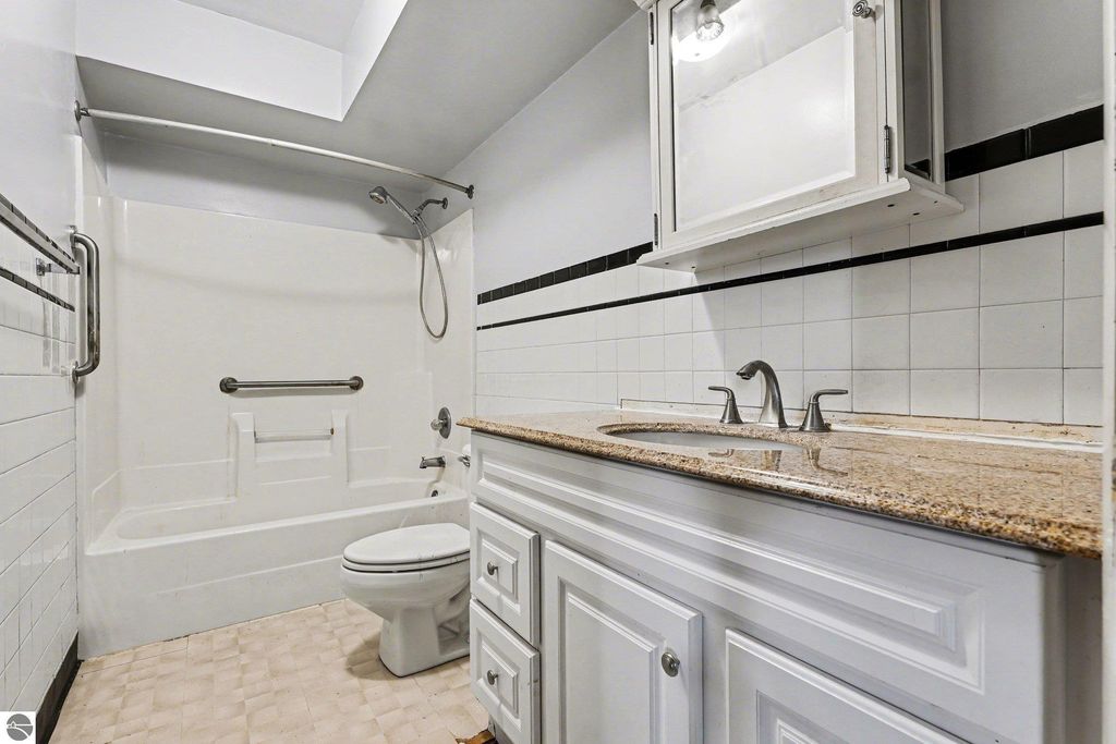 Image 10 of property listing at 4820 W Lincoln Road, Alma, MI 48801