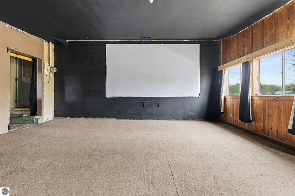 Image 13 of property listing at 4820 W Lincoln Road, Alma, MI 48801