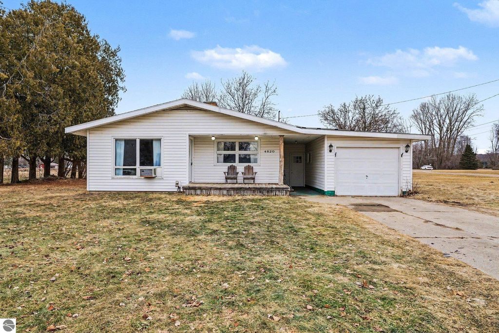 Image 15 of property listing at 4820 W Lincoln Road, Alma, MI 48801