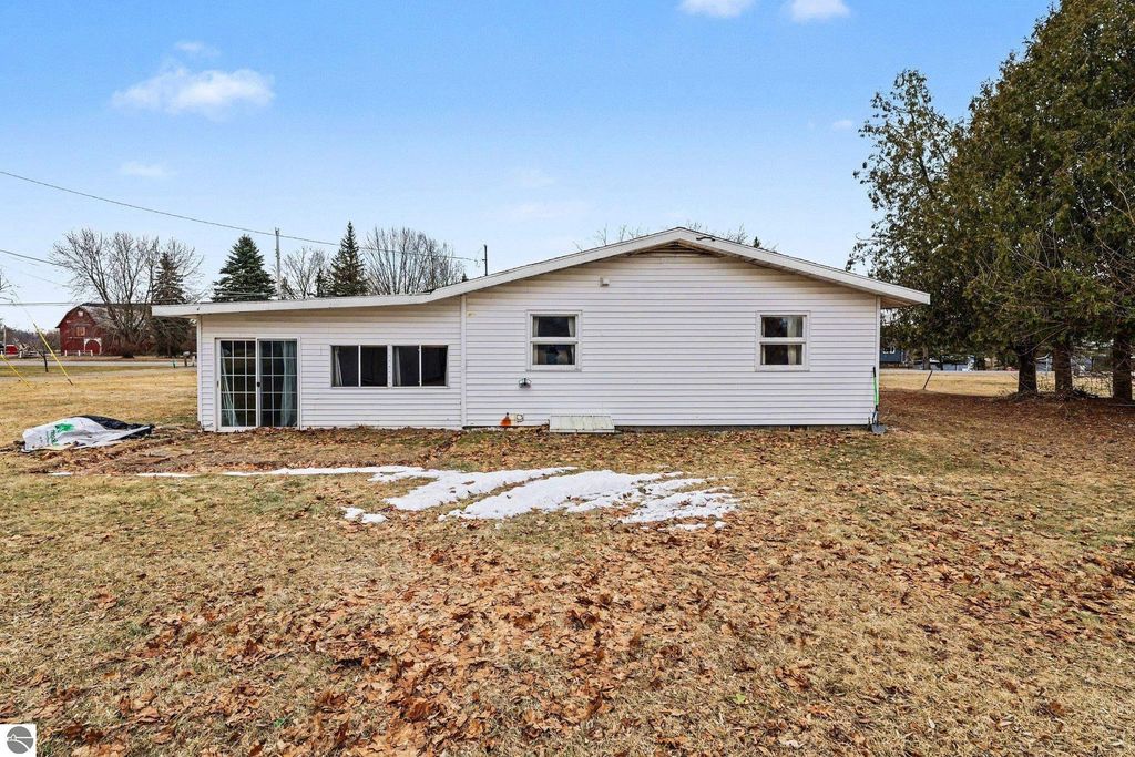Image 17 of property listing at 4820 W Lincoln Road, Alma, MI 48801