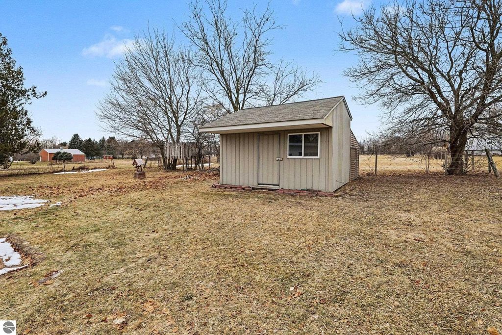 Image 18 of property listing at 4820 W Lincoln Road, Alma, MI 48801