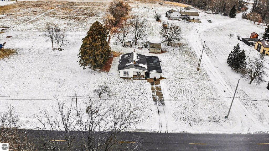 Image 20 of property listing at 4820 W Lincoln Road, Alma, MI 48801