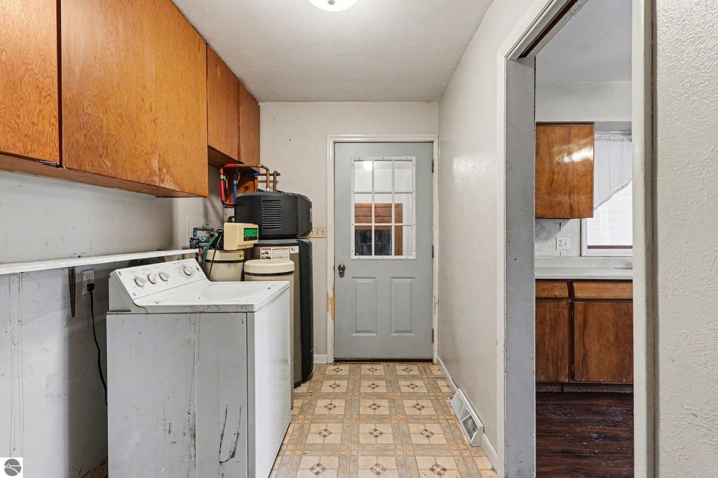 Image 6 of property listing at 4820 W Lincoln Road, Alma, MI 48801