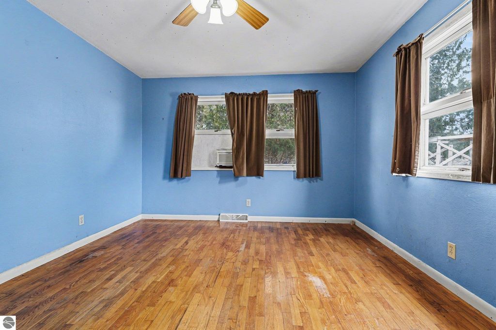 Image 8 of property listing at 4820 W Lincoln Road, Alma, MI 48801