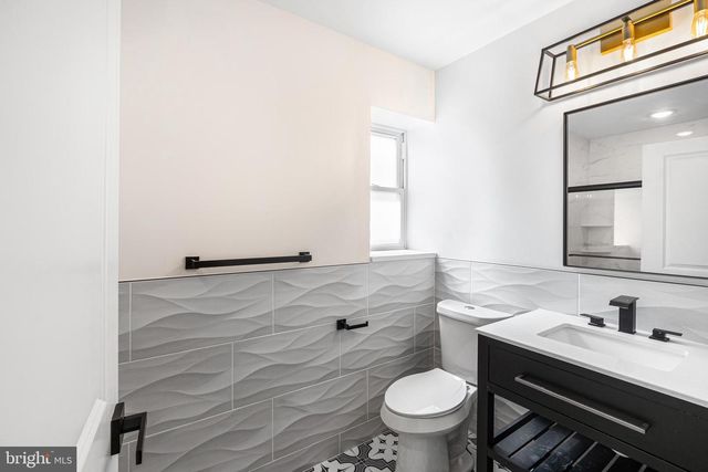 2125 S 9TH ST, Philadelphia, PA 19148