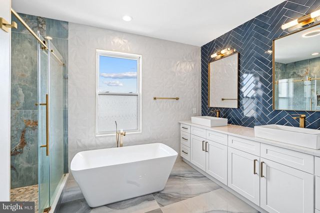 2125 S 9TH ST, Philadelphia, PA 19148