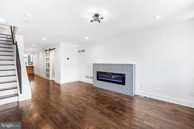 2125 S 9TH ST, Philadelphia, PA 19148