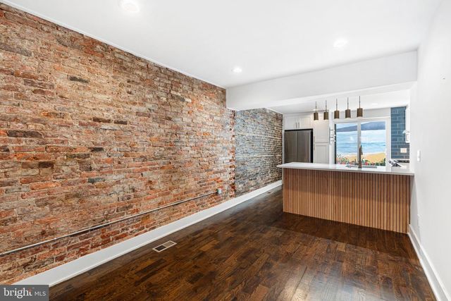 2125 S 9TH ST, Philadelphia, PA 19148