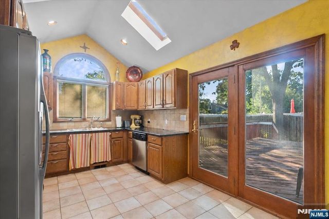0-150 Tunbridge Road, Fair Lawn, NJ 07410