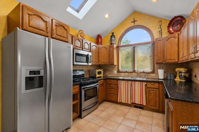 0-150 Tunbridge Road, Fair Lawn, NJ 07410