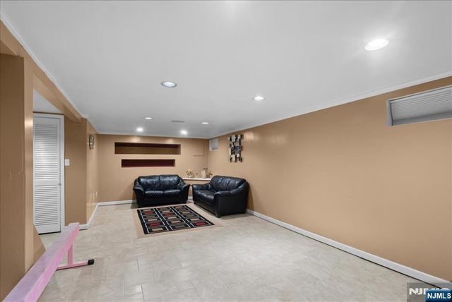 0-150 Tunbridge Road, Fair Lawn, NJ 07410