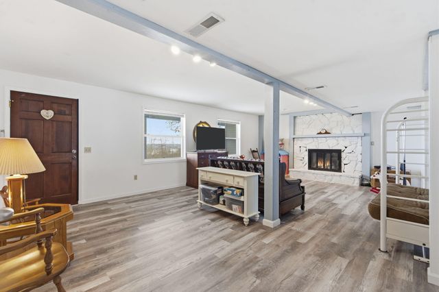 8 Hillcrest Drive, Kimberling City, MO 65686