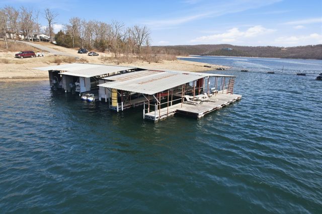 8 Hillcrest Drive, Kimberling City, MO 65686